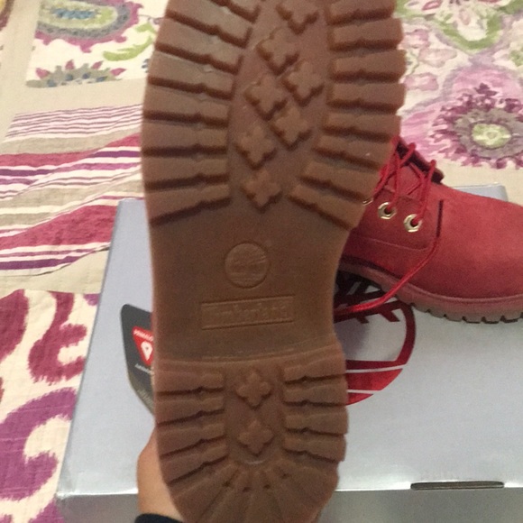 Red Timberlands - Picture 2 of 8